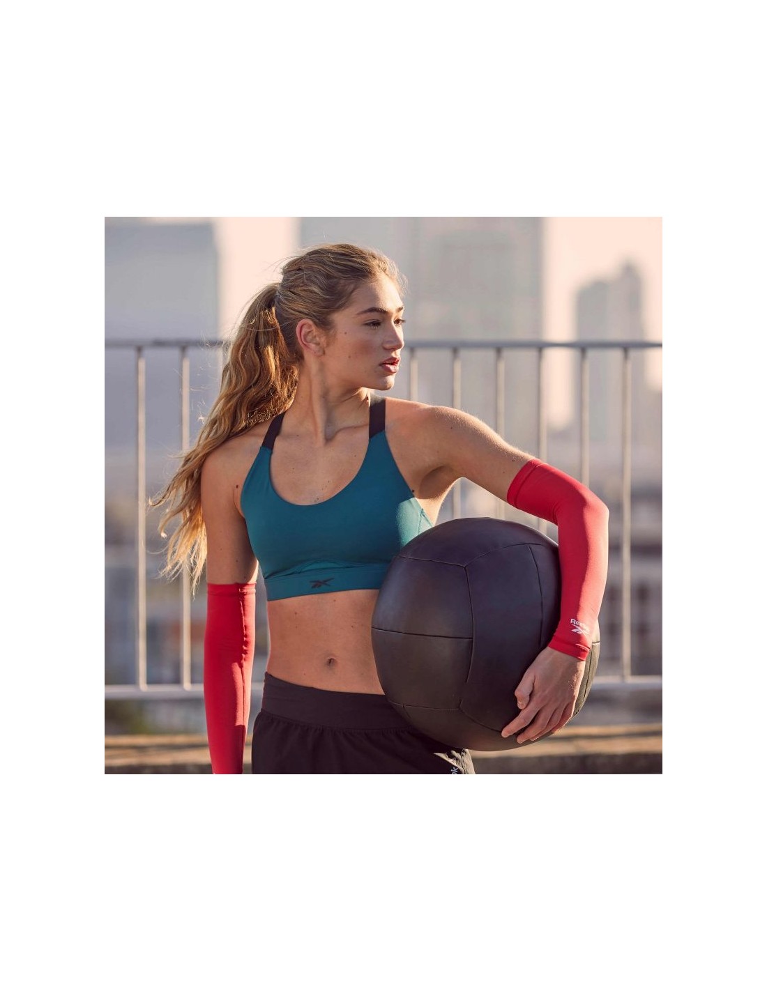 497824-thickbox_default-reebok-μανίκι-συμπίεσης-βραχίονα-σε-κόκκινο-χρώμα-rasl-11015rd