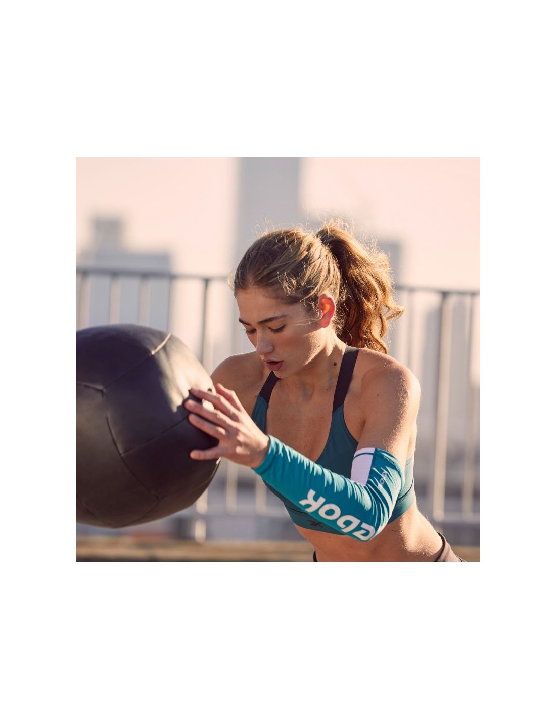 497856-thickbox_default-reebok-μανίκι-συμπίεσης-βραχίονα-σε-μπλε-χρώμα-rasl-13025gn