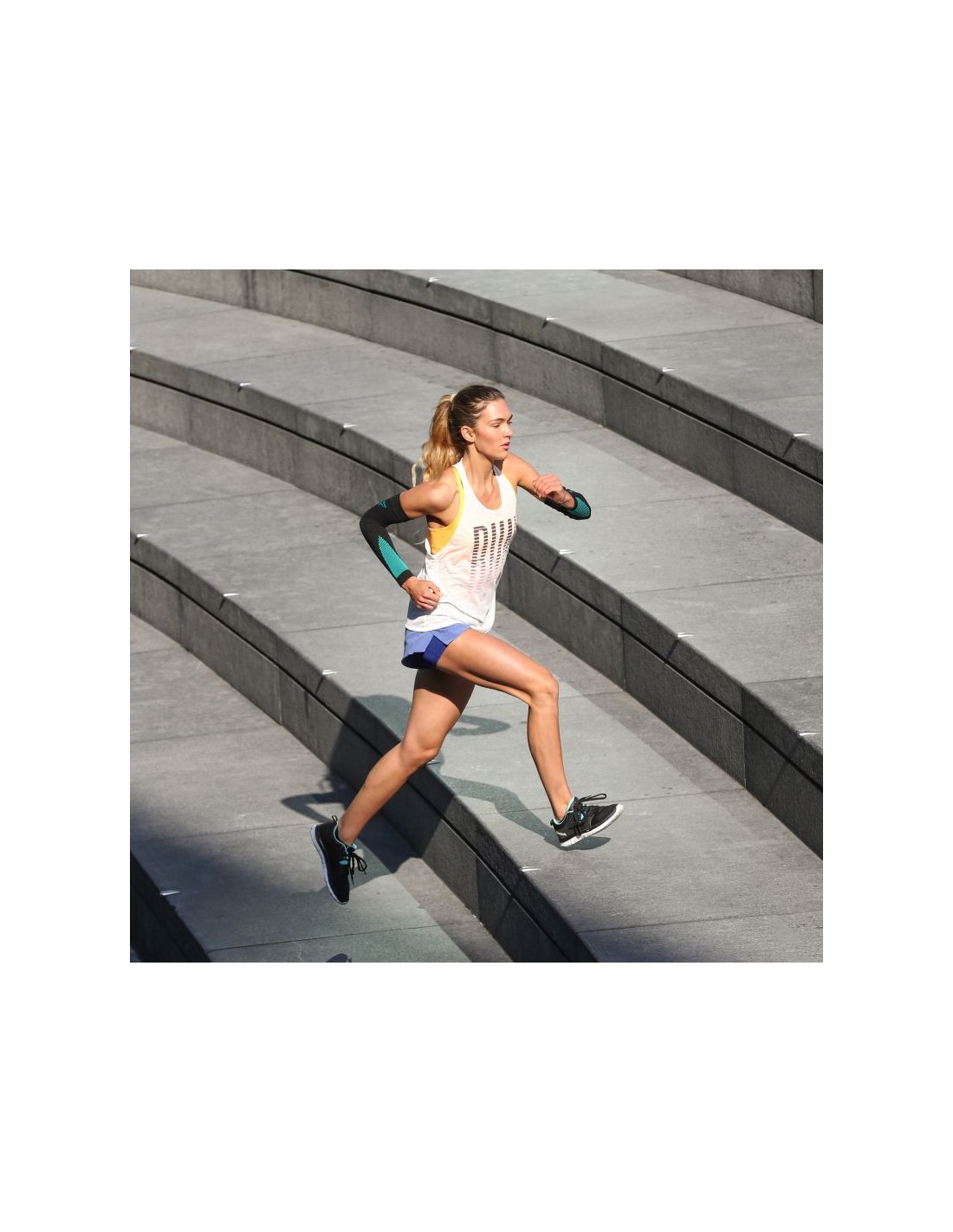 497897-thickbox_default-reebok-μανίκι-συμπίεσης-βραχίονα-σε-μαύρο-χρώμα-15034