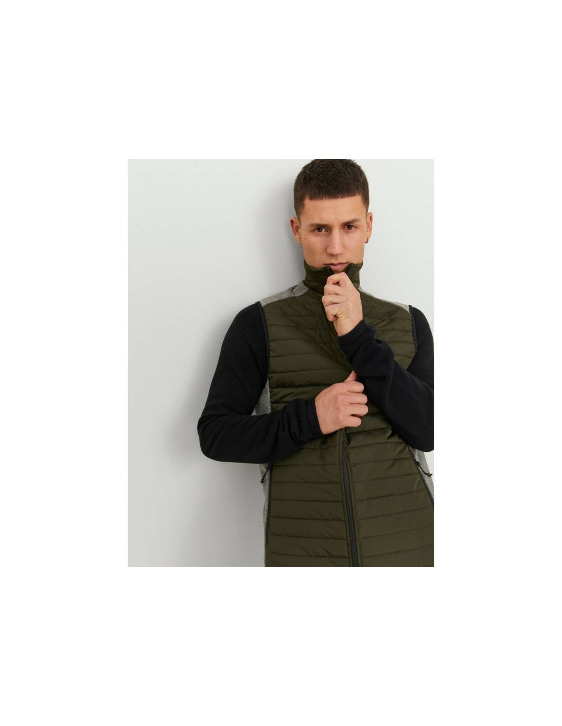 601841-thickbox_default-jack-jones-bodywarmer-αμάνικο-ανδρικό-μπουφάν-χακί-12200684