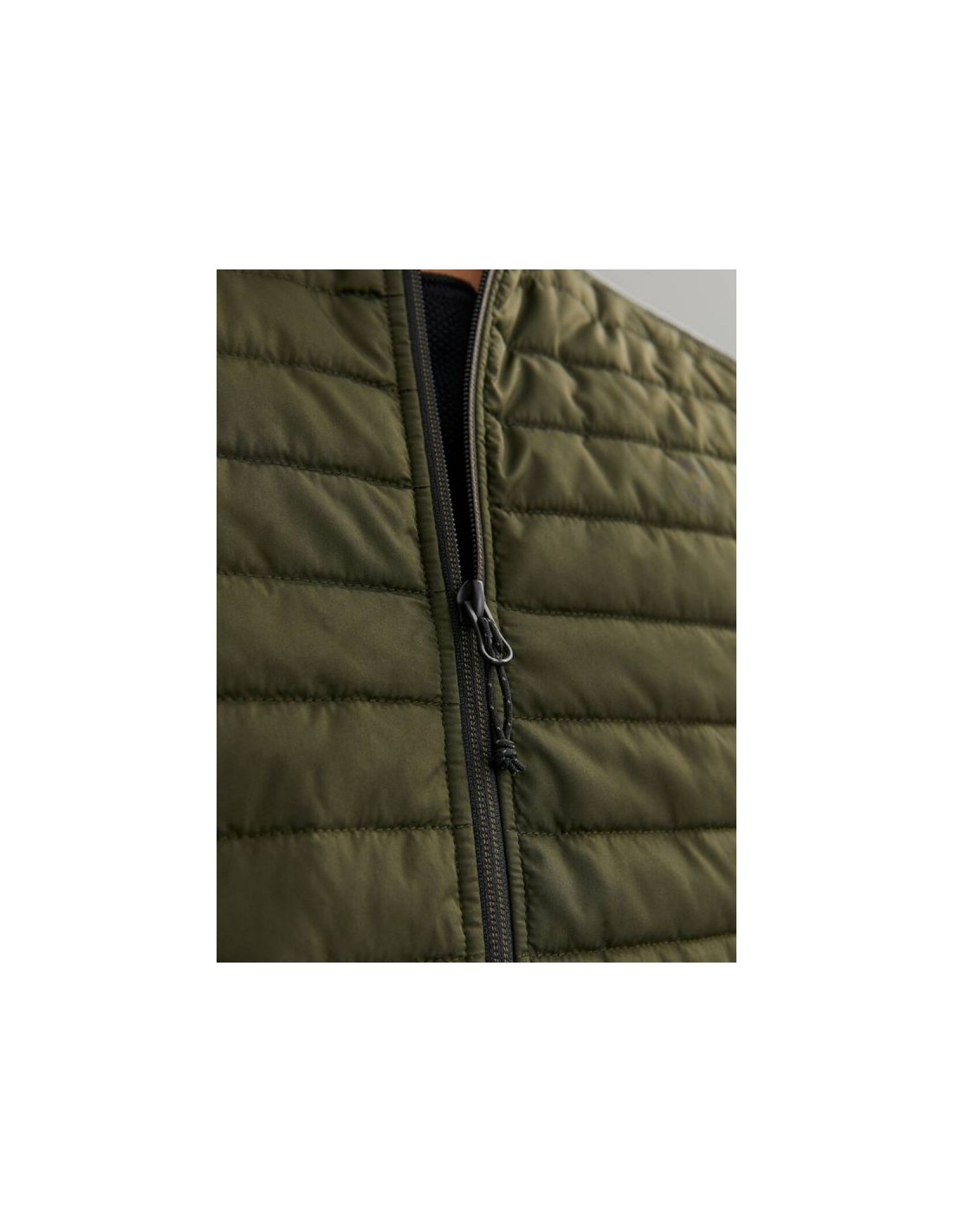 601843-thickbox_default-jack-jones-bodywarmer-αμάνικο-ανδρικό-μπουφάν-χακί-12200684
