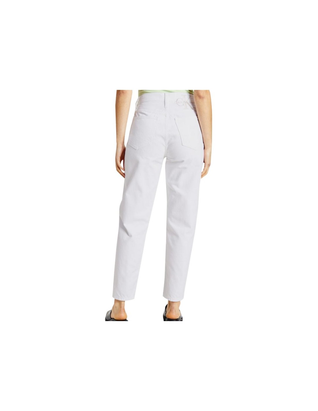 610616-thickbox_default-calvin-klein-ψηλόμεσο-γυναικείο-jean-παντελόνι-σε-mom-εφαρμογή-λευκό-j20j218514-1aa