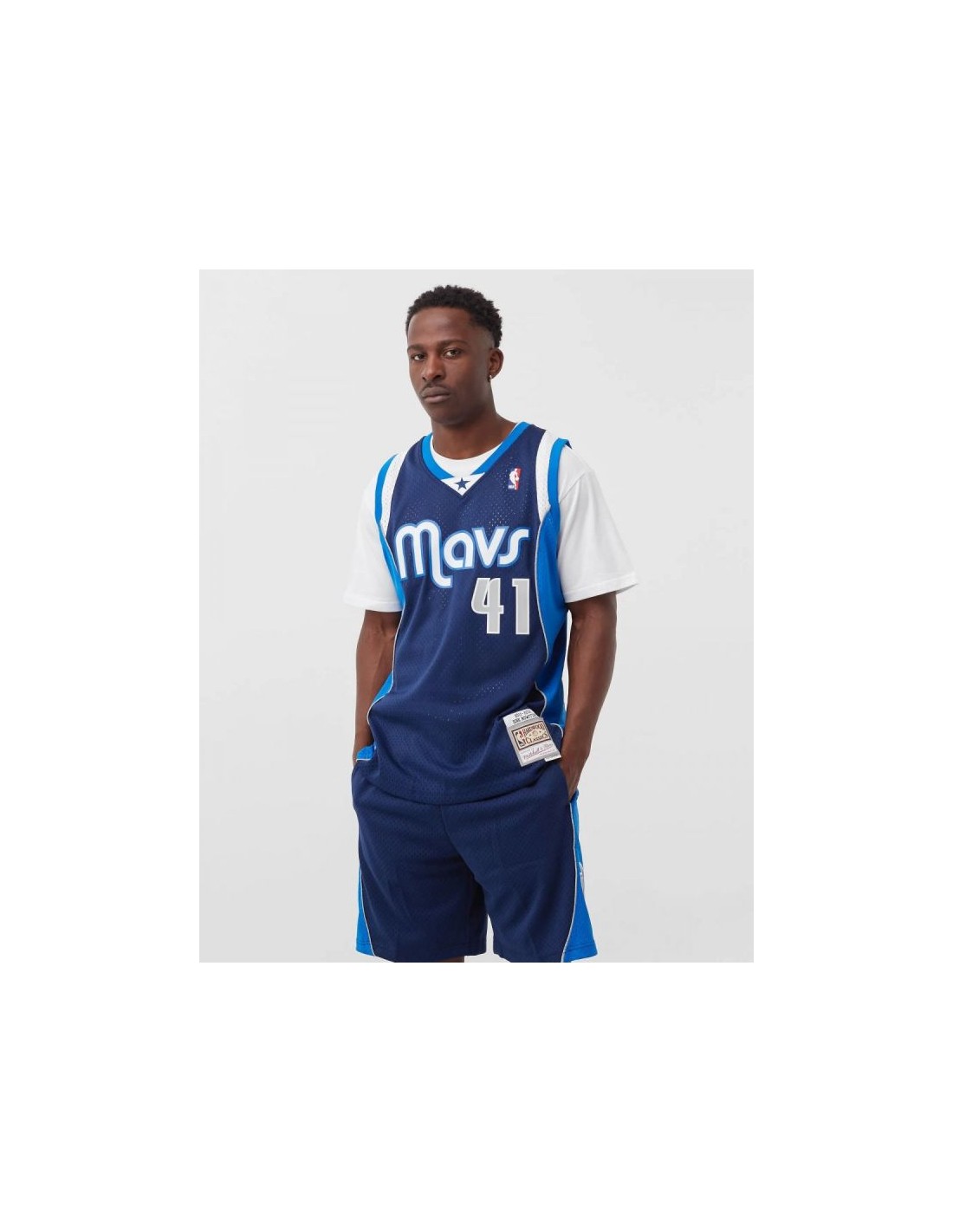 632746-thickbox_default-mitchell-ness-nba-swingman-dallas-mavericks-dirk-nowitzki-m-t-shirt-smjy1148-dma11dnoasbl