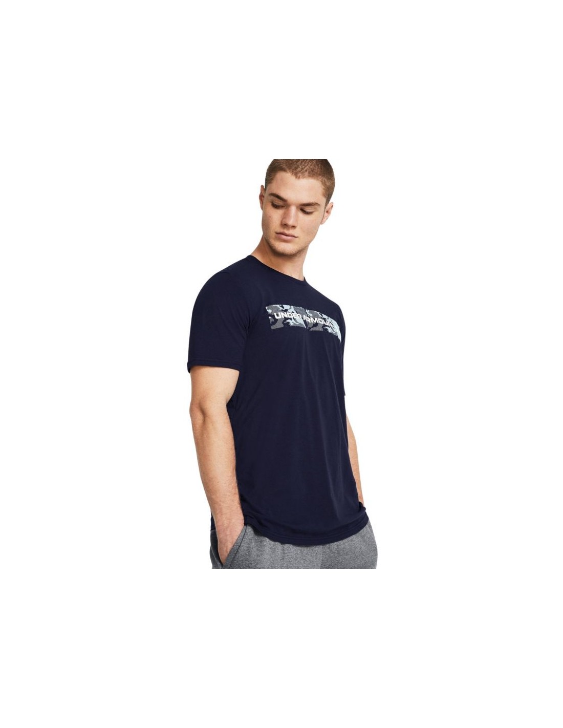 701240-thickbox_default-under-armour-camo-chest-stripe-t-shirt-m-1376830-410