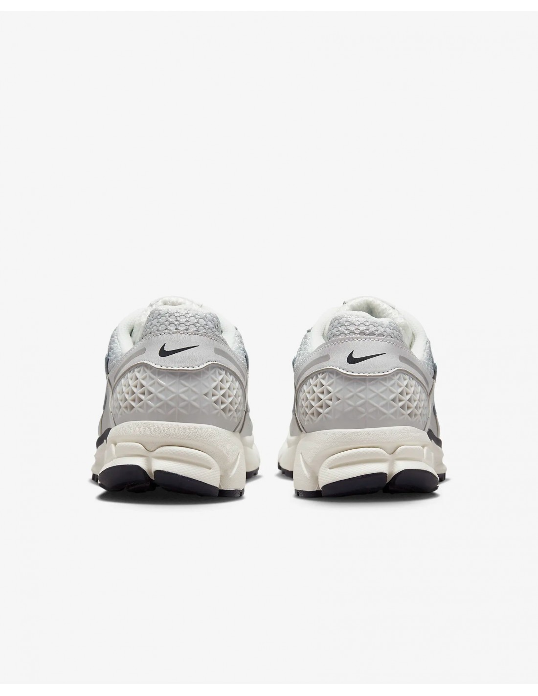 714533-thickbox_default-nike-air-zoom-vomero-5-pure-platinum-summit-white-womens-fd9919-001-mbs