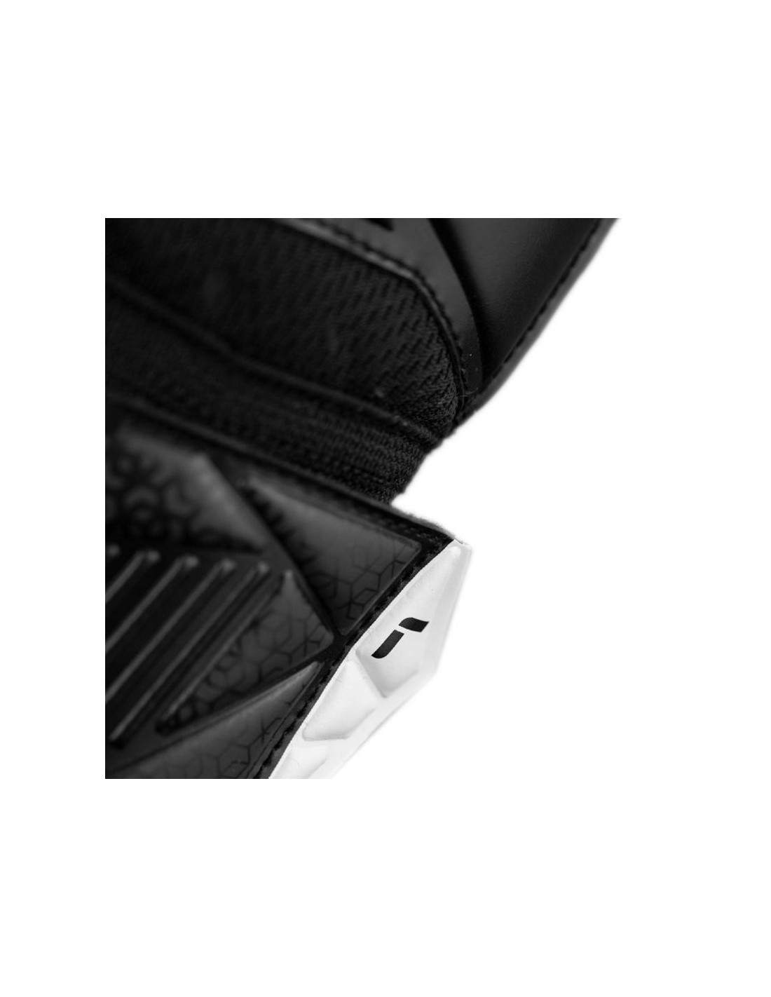 811109-thickbox_default-reusch-attrakt-resist-jr-5572615-7700-goalkeeper-gloves