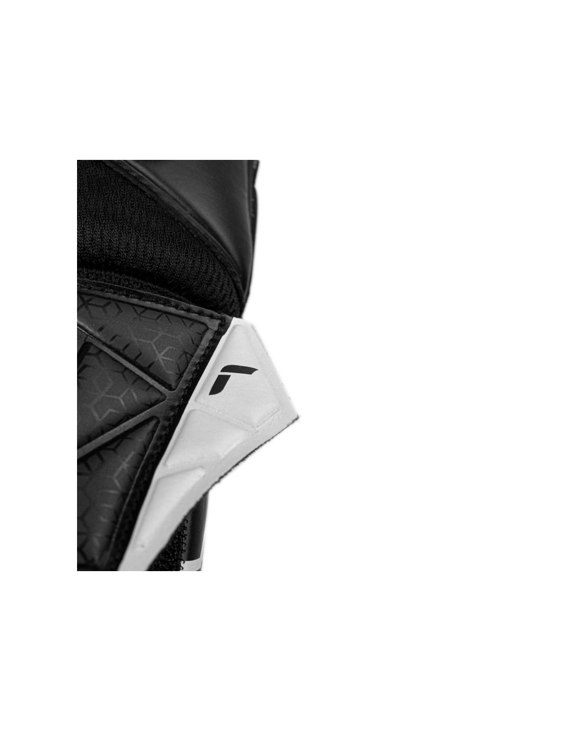 811116-thickbox_default-reusch-attrakt-infinity-nc-m-5570725-7700-goalkeeper-gloves