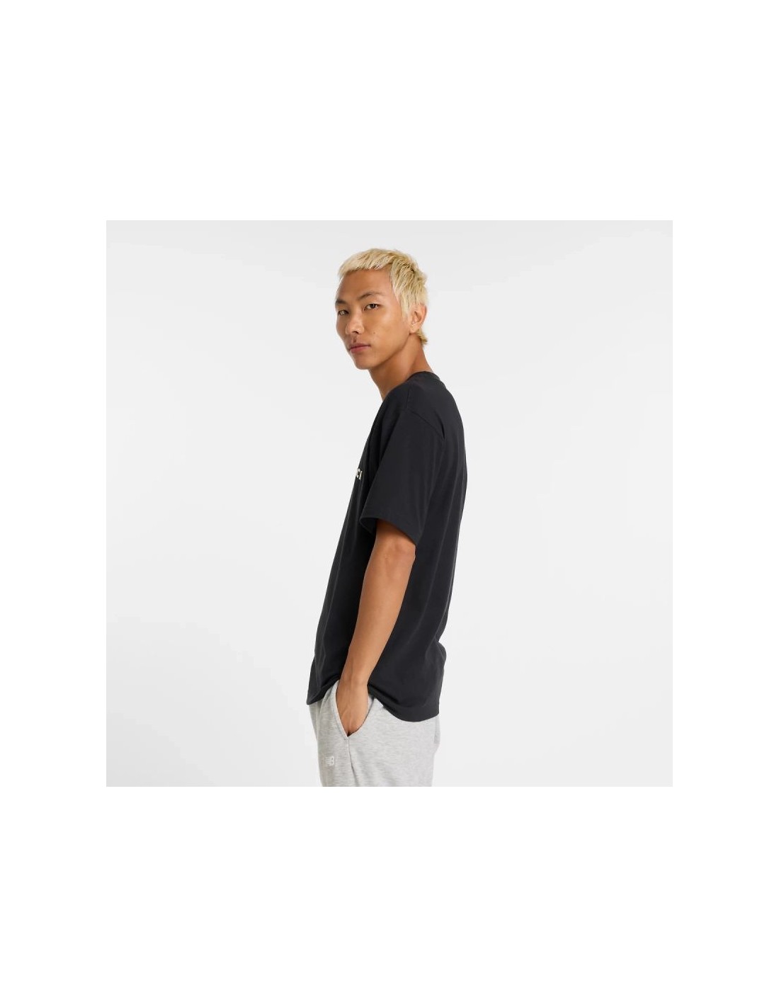 836660-thickbox_default-new-balance-reimagined-graphic-m-t-shirt-mt51506bk