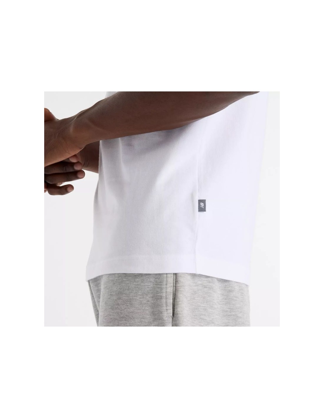 836827-thickbox_default-new-balance-sport-graphic-t-shirt-m-mt51940wt