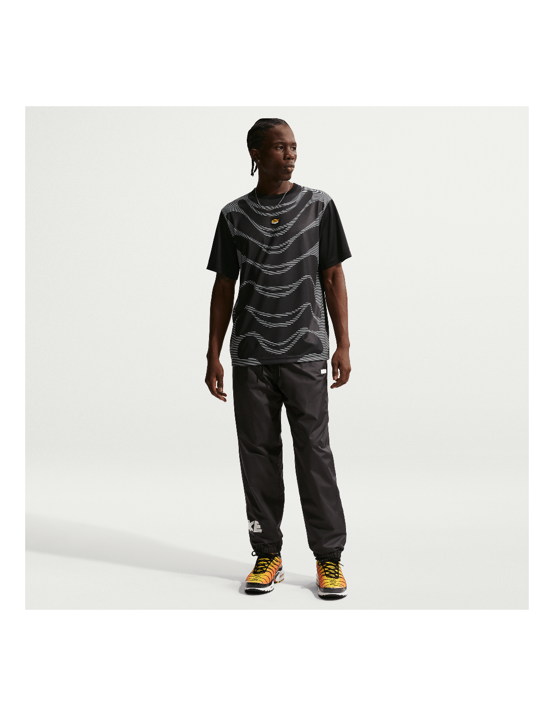 cdn.mybrand.shoes-nike-sportswear-tuned-air-mens-football-shirt-black-black-im5980-011-mbs
